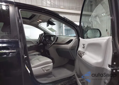 2019 Toyota Sienna Xle Premium 7 Passenger z USA, uszkodzony, nr VIN 5TDDZ3DC1KS223080